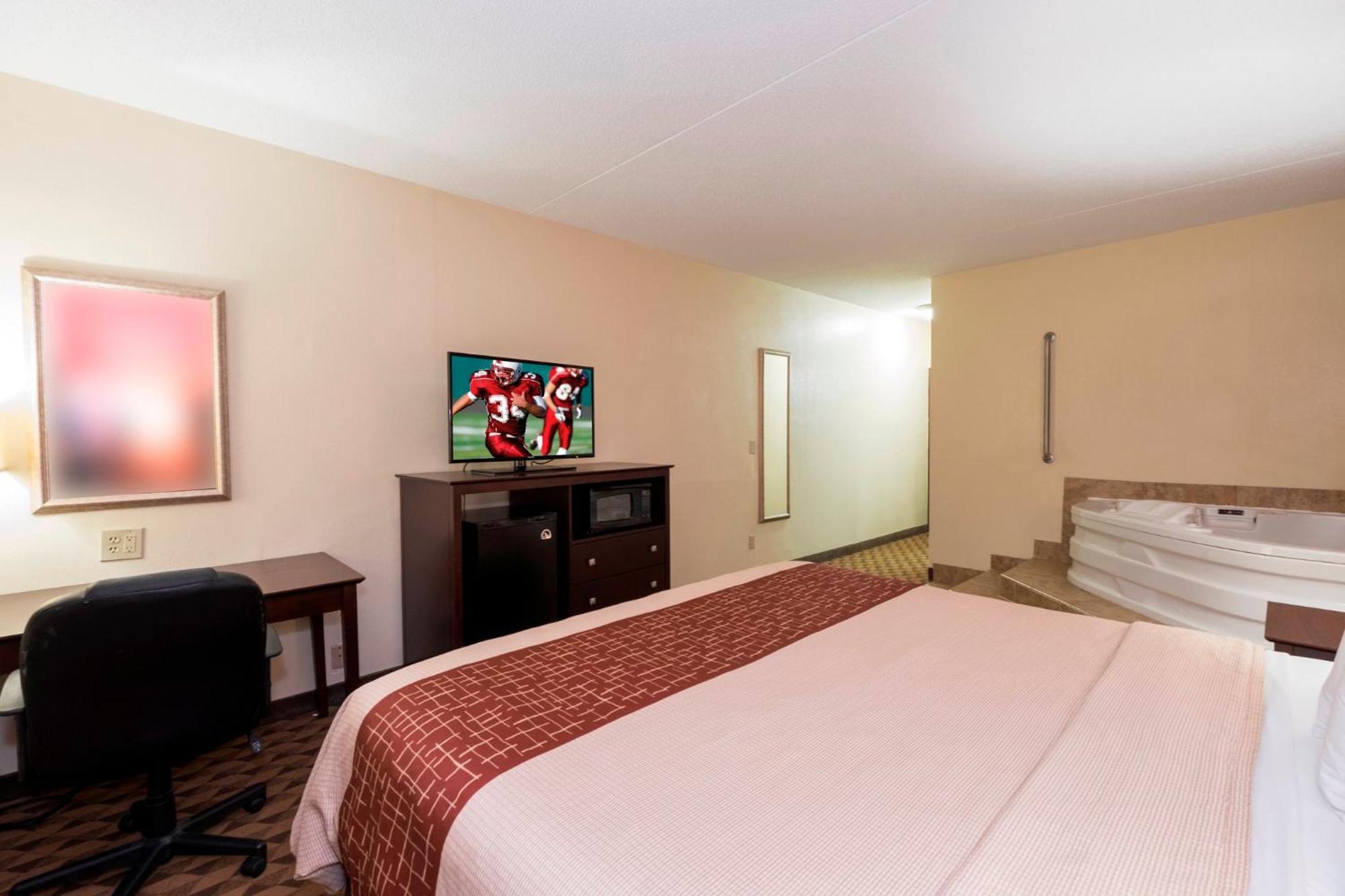 Red Roof Inn & Suites Cincinnati North-Мейсън Екстериор снимка